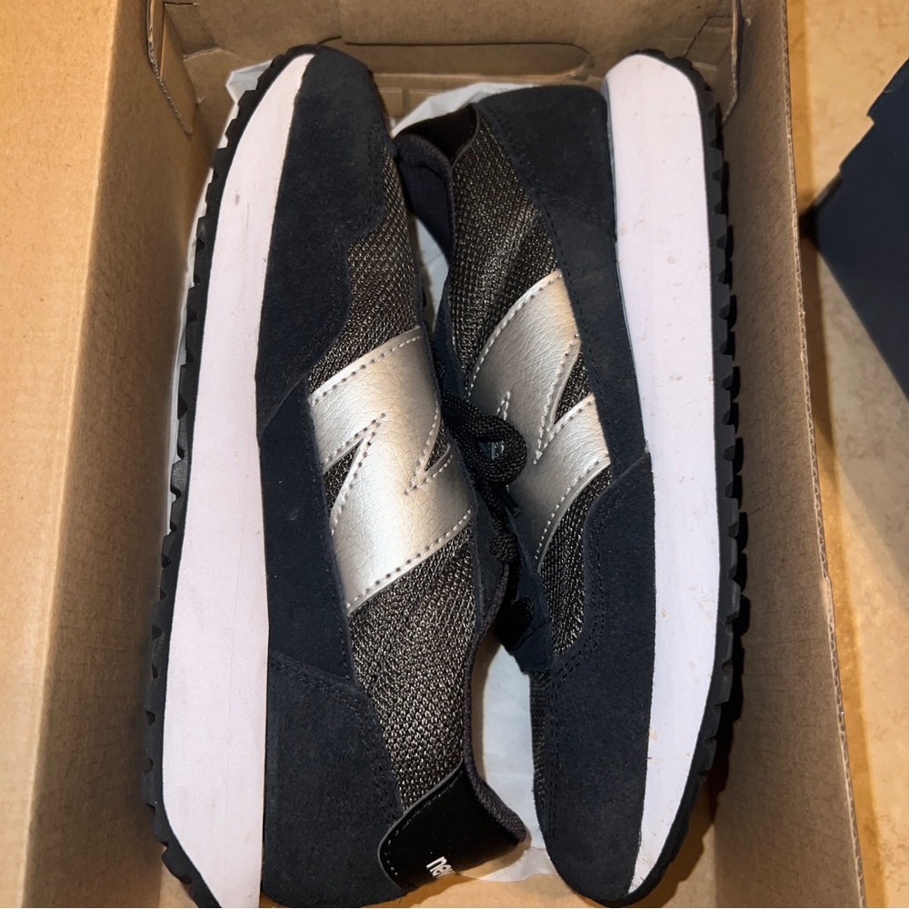 New Balance 237